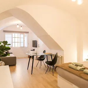 casa-besalu-lestudi-apartamento-en-el-centro-de-besalu.catalonia-hotels.com/